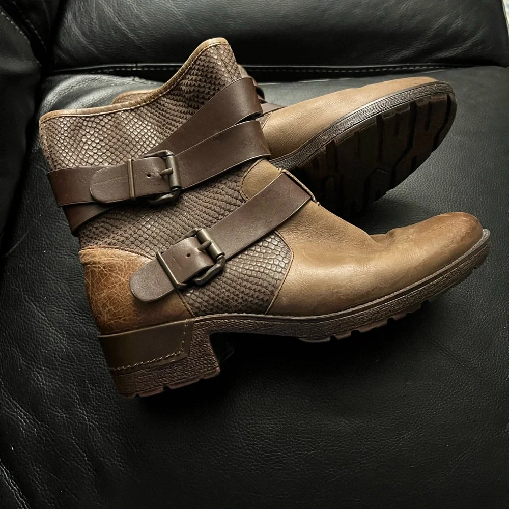 Sofft 9.5 brown leather booties - Picture 2 of 4